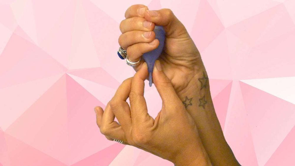 How to remove a menstrual cup correctly